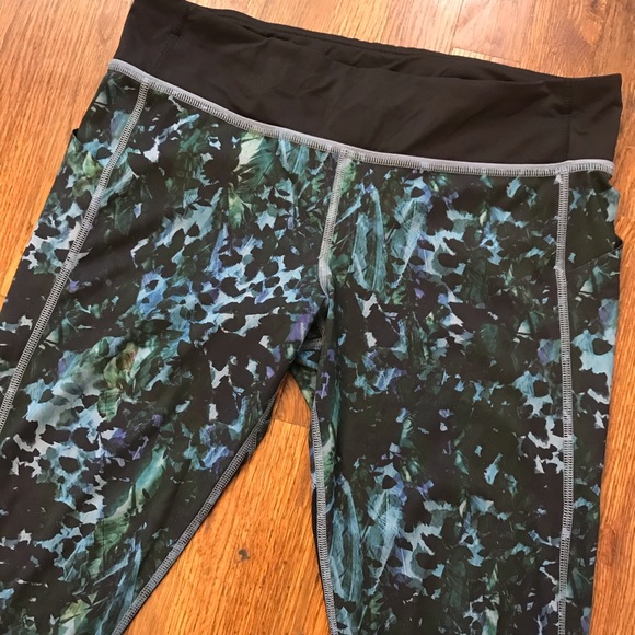 Lululemon Pace Rival Crops - Picture 3 of 4